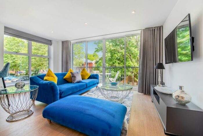 2 Bedroom Flat To Rent In Furlong Road, Bourne End, SL8