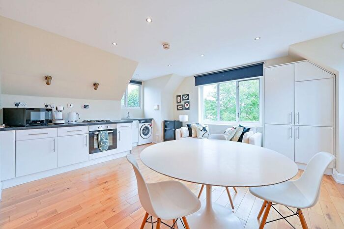 1 Bedroom Flat To Rent In Perryn Road, Poet's Corner, W3