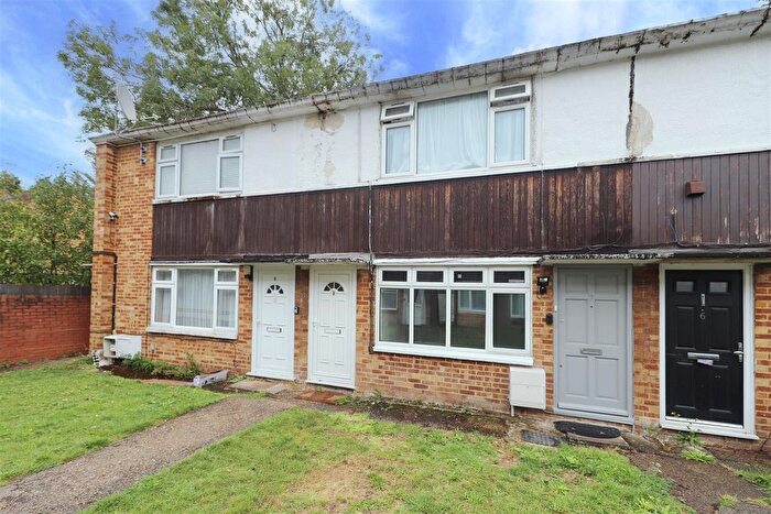 Studio For Sale In Yeading Court, Masefield Lane, North Hayes, UB4