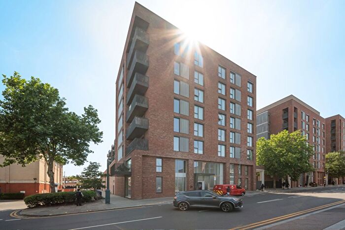 3 Bedroom Flat For Sale In Regal Walk, Bexleyheath, DA6