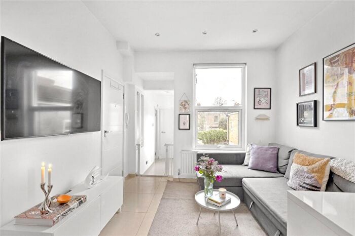 3 Bedroom Flat For Sale In Markhouse Road, Walthamstow, London, E17