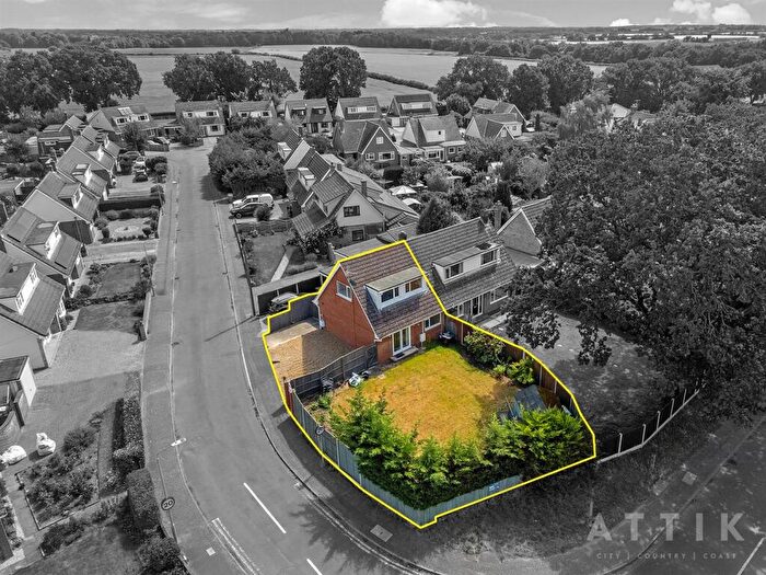 2 Bedroom Semi-Detached Bungalow For Sale In Oak Grove, Horsford, Norwich, NR10