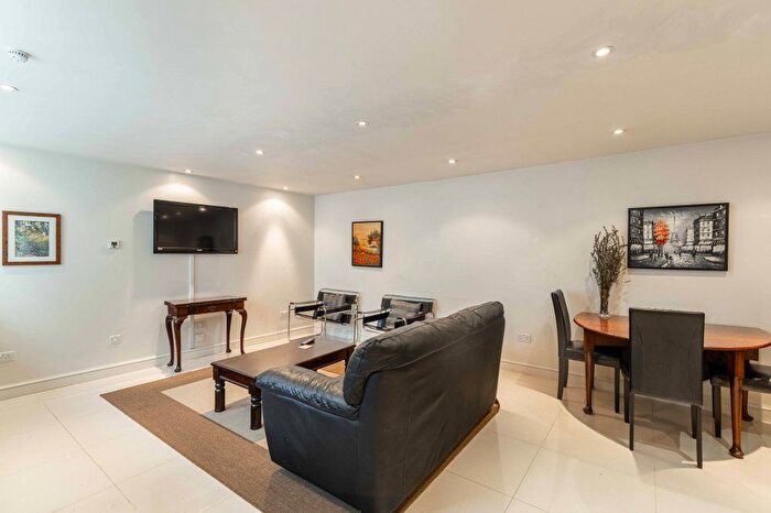 1 Bedroom Detached House To Rent In Addison Bridge Place, Hammersmith And Fulham, London, W14