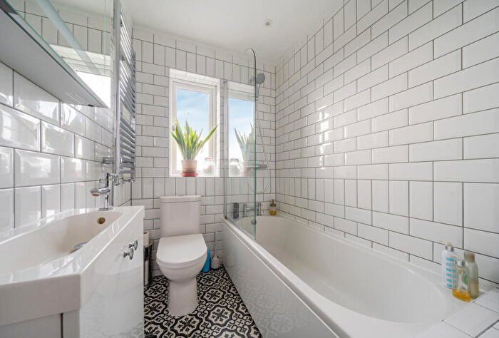 3 Bedroom Semi-Detached House For Sale In Whitecross, Abingdon, Oxfordshire, OX13