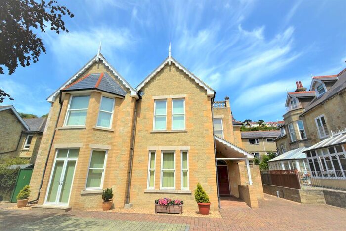 2 Bedroom Apartment To Rent In Park Avenue, Ventnor, PO38