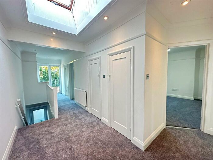 2 Bedroom Apartment To Rent In Wey House, Queens Road, Weybridge, KT13