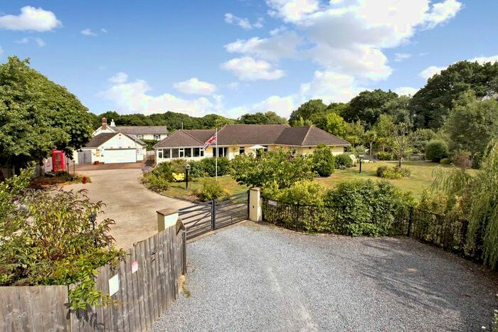 4 Bedroom Bungalow For Sale In Teigngrace, Newton Abbot, TQ12