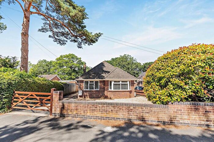 3 Bedroom Detached Bungalow For Sale In Broadstone, Poole, BH18 - Photo 3