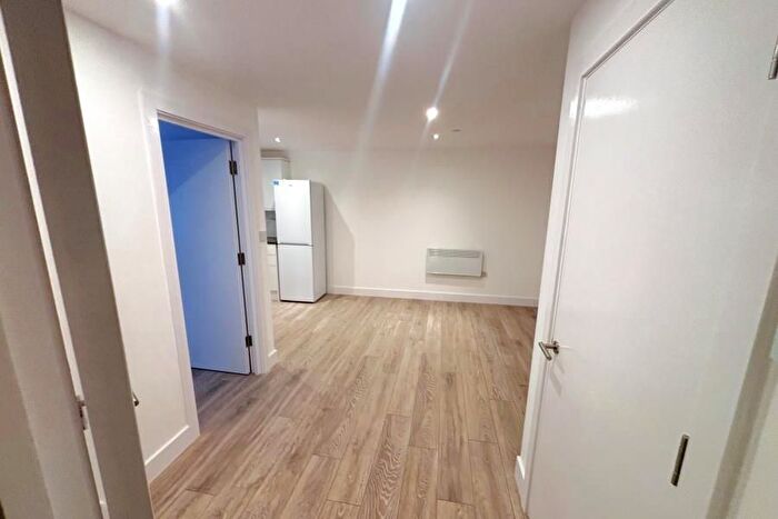 1 Bedroom Flat To Rent In Woking, Surrey, GU21