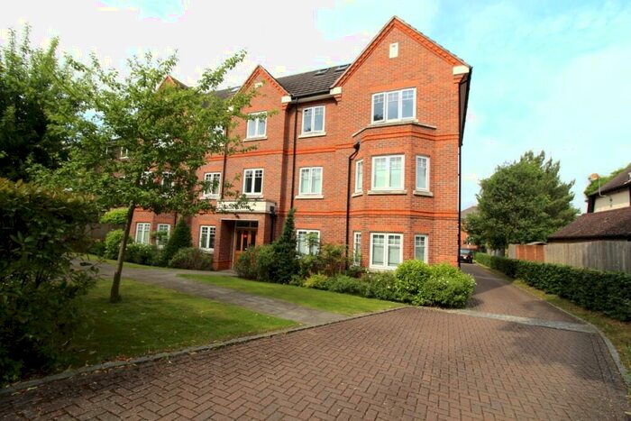 2 Bedroom Flat To Rent In Albion Road, Sutton, Surrey, SM2