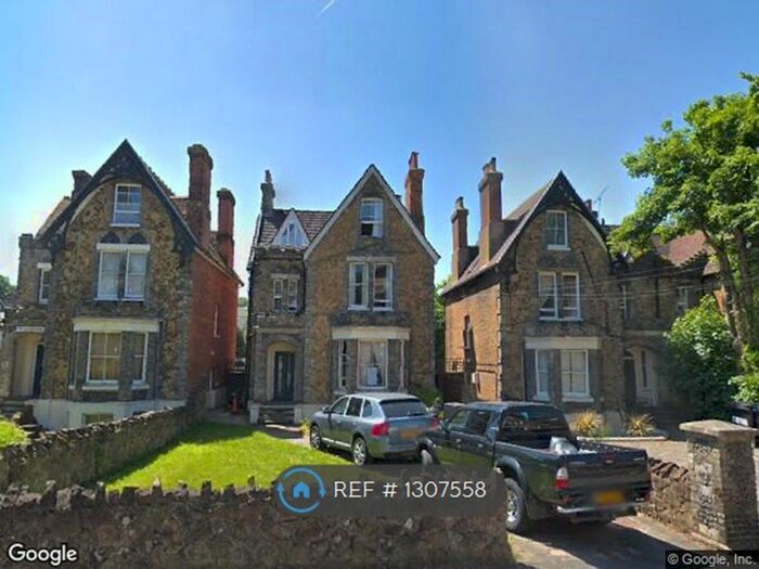 Studio To Rent In Waterden Road, Guildford GU1