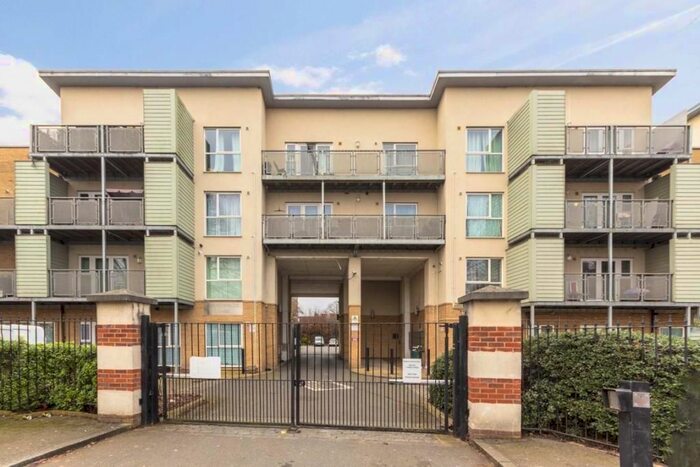 2 Bedroom Flat To Rent In Hibernia Road, Hounslow, TW3