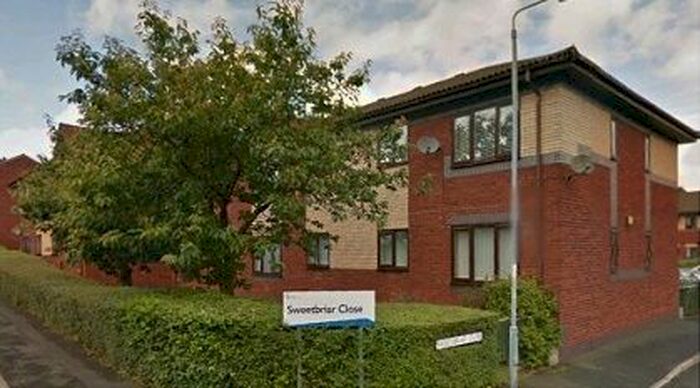 1 Bedroom Flat To Rent In Sweetbriar Close, Oldham, OL2