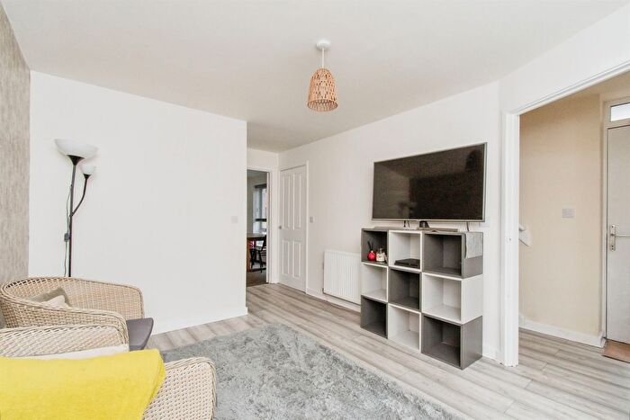 2 Bedroom Detached House For Sale In Fletchers Way, Allerton Bywater, Castleford, WF10