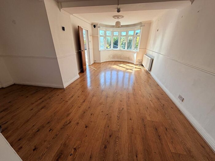 4 Bedroom Semi-detached House To Rent In Clockhouse Lane, Romford, RM5