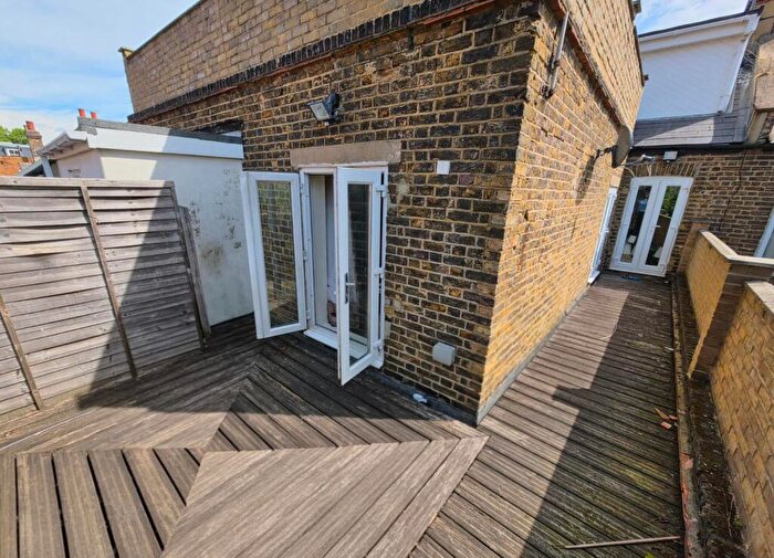 2 Bedroom Flat To Rent In High Street North, East Ham, Newham, London, E6