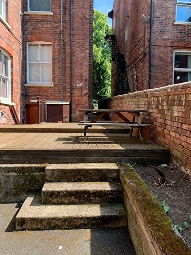 5 Bedroom Flat To Rent In Waterloo Crescent, Nottingham, NG7