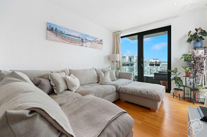 2 Bedroom Flat For Sale In Tayberry House, Ravens Walk, Stratford, E20