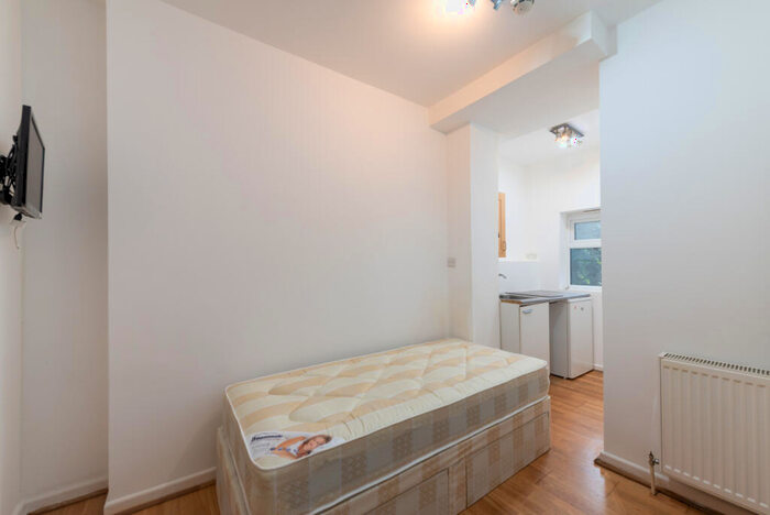 Apartment To Rent In Southampton Road, London, NW5