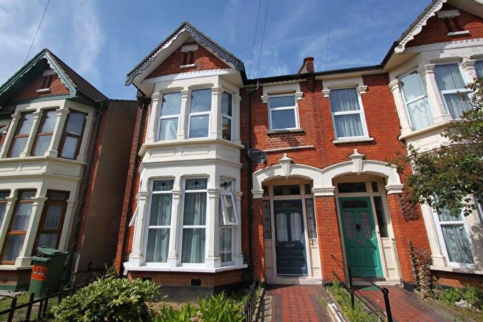 1 Bedroom Flat To Rent In Wimborne Road, Southend On Sea, SS2