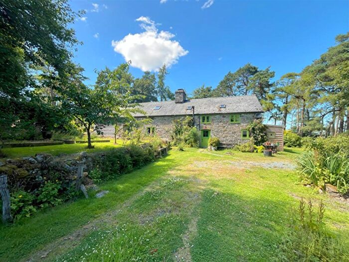 4 Bedroom Detached House For Sale In Llanwrthwl, LD1