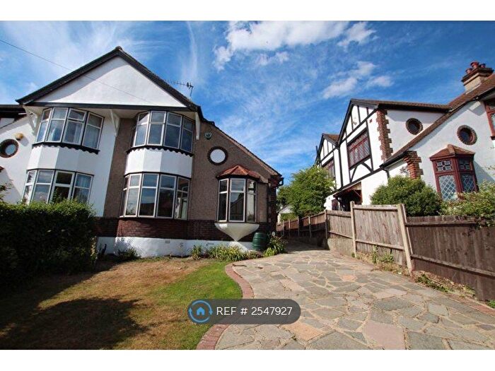 3 Bedroom Semi-Detached House To Rent In Cedar Grove, Bexley, DA5
