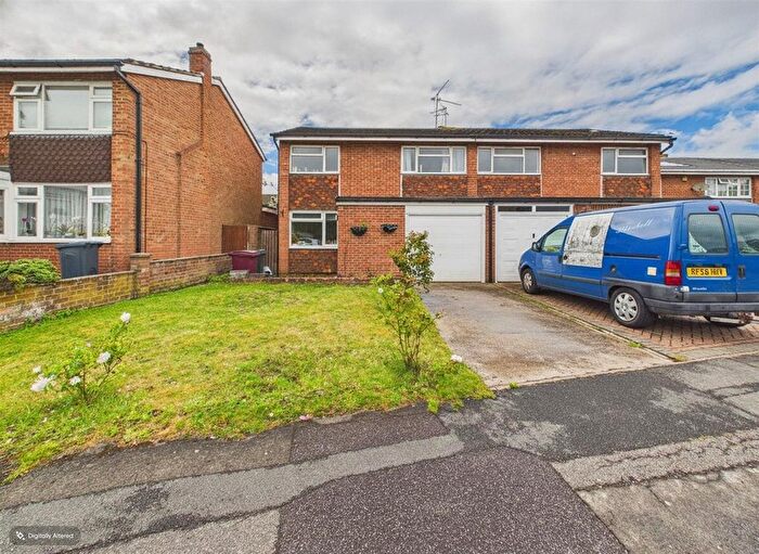 3 Bedroom Semi-detached House For Sale In Hardwick Road, Tilehurst, Reading, RG30