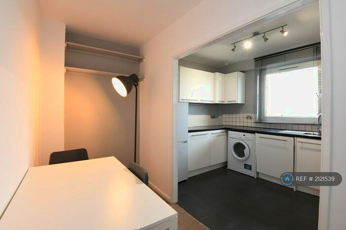 3 Bedroom Flat To Rent In Fairfield, London, NW1
