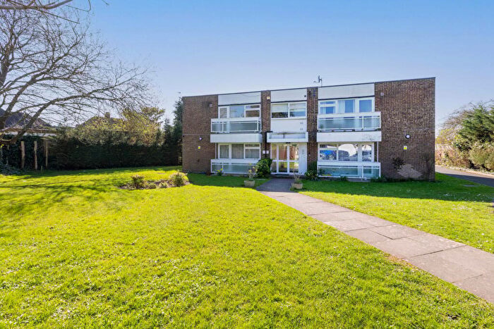 2 Bedroom Apartment For Sale In Arundel Court, Langley, SL3