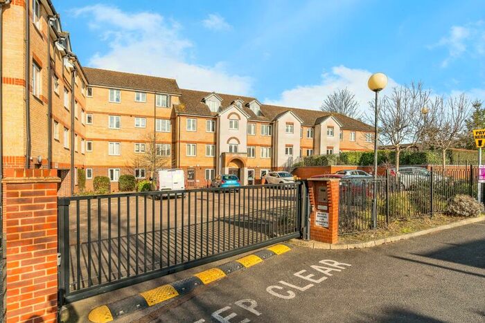1 Bedroom Flat For Sale In Riverbourne Court, Bell Road, Sittingbourne, ME10