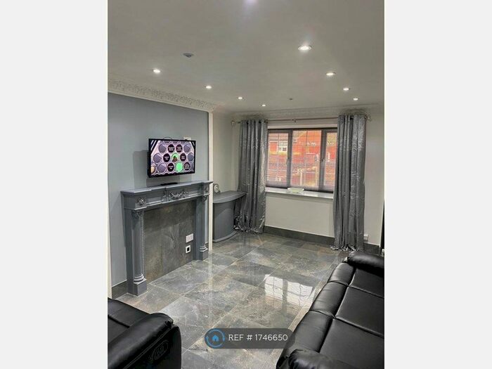 2 Bedroom Semi-Detached House To Rent In Lairds Place, Liverpool, L3