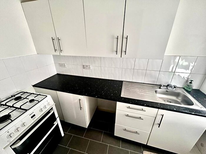 1 Bedroom Flat To Rent In Bitterne Road West, Southampton, SO18