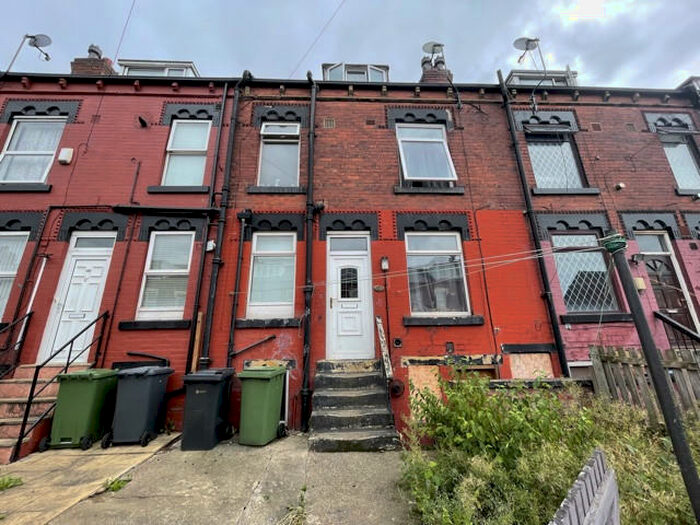 2 Bedroom Terraced House To Rent In Clifton Avenue, Leeds, West Yorkshire, LS9