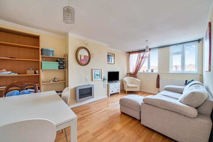 1 Bedroom Flat To Rent In St. James Lane London, N10