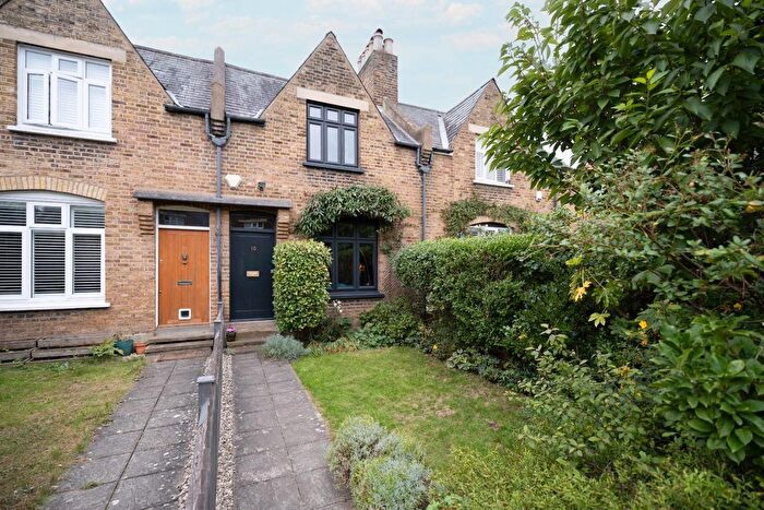 2 Bedroom Terraced House For Sale In Maple Road, Penge, London, SE20
