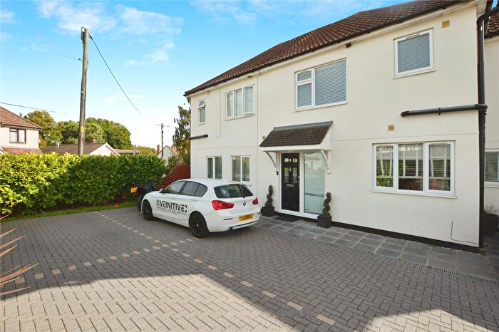 1 Bedroom Flat For Sale In Sunnymede Court, - Cavell Road, Billericay, Essex, CM11