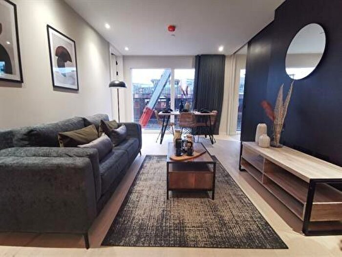 2 Bedroom Apartment To Rent In City Gardens, Castlefield, M15