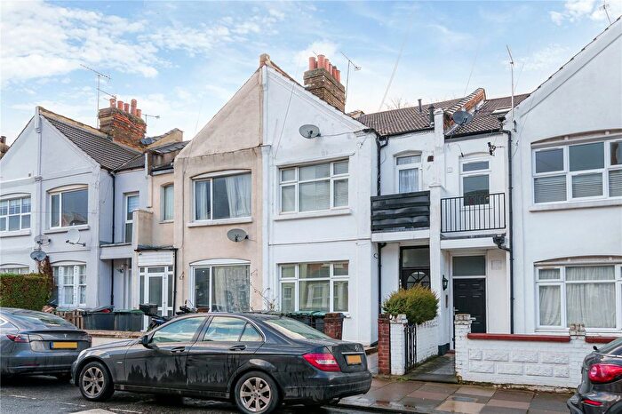 1 Bedroom Flat To Rent In Lascotts Road, Wood Green, London, N22