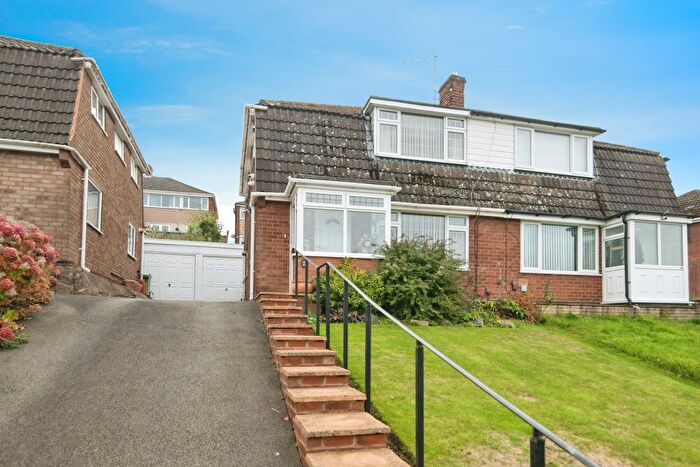 3 Bedroom Semi-Detached House For Sale In London Heights, Dudley, DY1