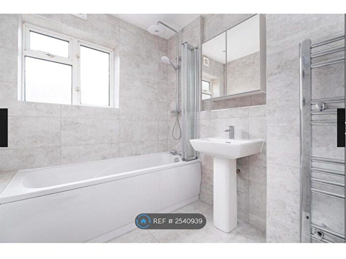 2 Bedroom Maisonette To Rent In Cherry Orchard, West Drayton, UB7