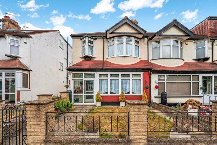 3 Bedroom End Of Terrace House For Sale In Altyre Way, Beckenham, BR3