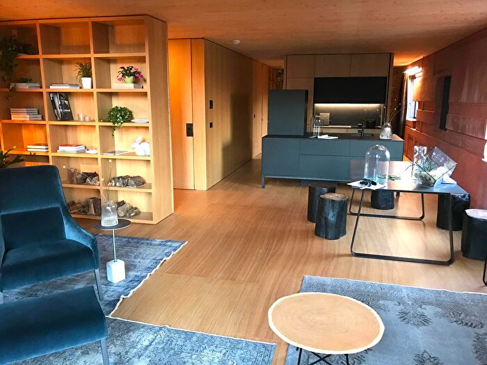 3 Bedroom Flat To Rent In Upper Street, London, N1