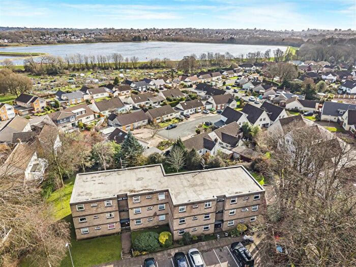 2 Bedroom Flat For Sale In Lisvane Road, Llanishen, Cardiff, CF14