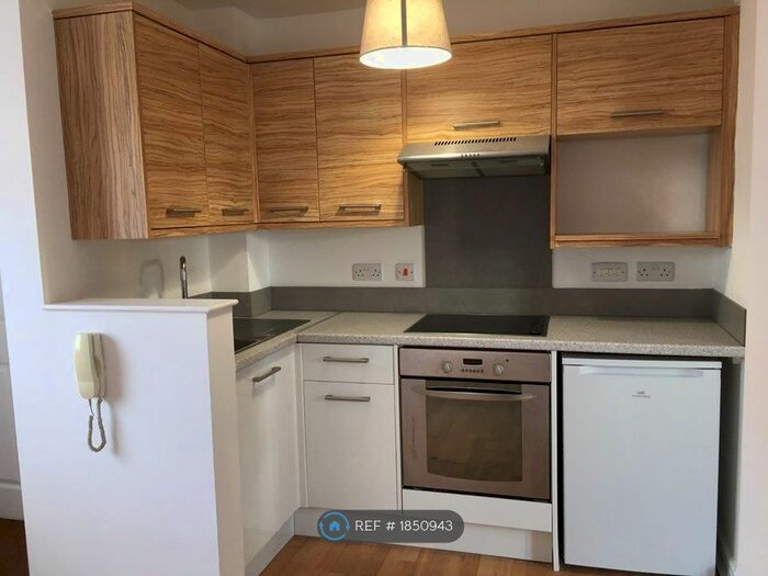 1 Bedroom Flat To Rent In Oldbury Court Road, Bristol, BS16