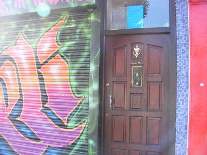 3 Bedroom Flat To Rent In Cowley Road, OX4