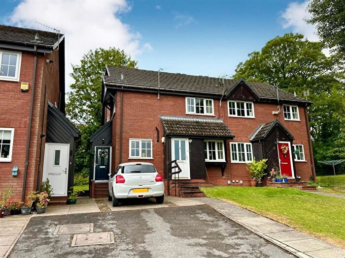 2 Bedroom Flat For Sale In Peveril Gardens, Disley, Stockport, SK12