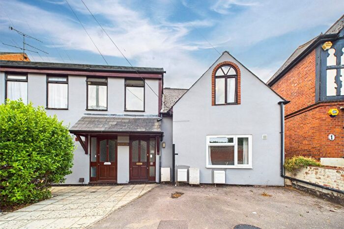 2 Bedroom Maisonette For Sale In Priest Hill, Caversham, Reading, Berkshire, RG4