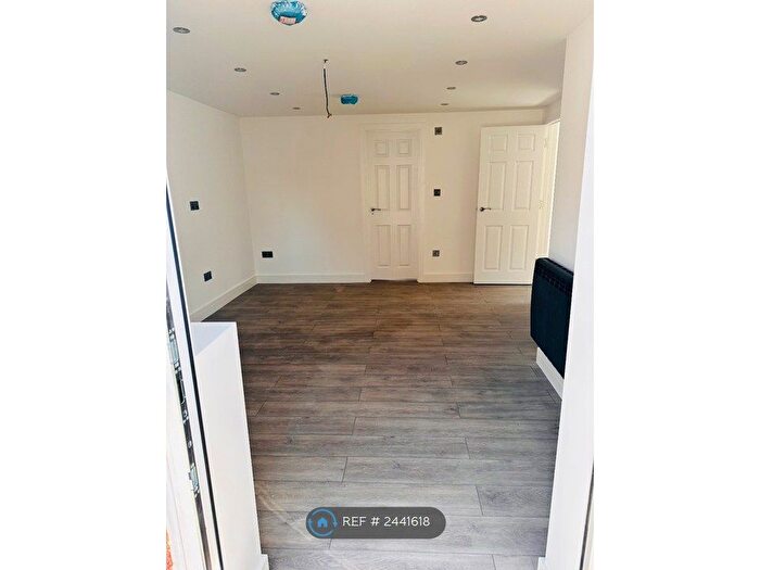 1 Bedroom Bungalow To Rent In Wyndham Crescent, Slough, SL1