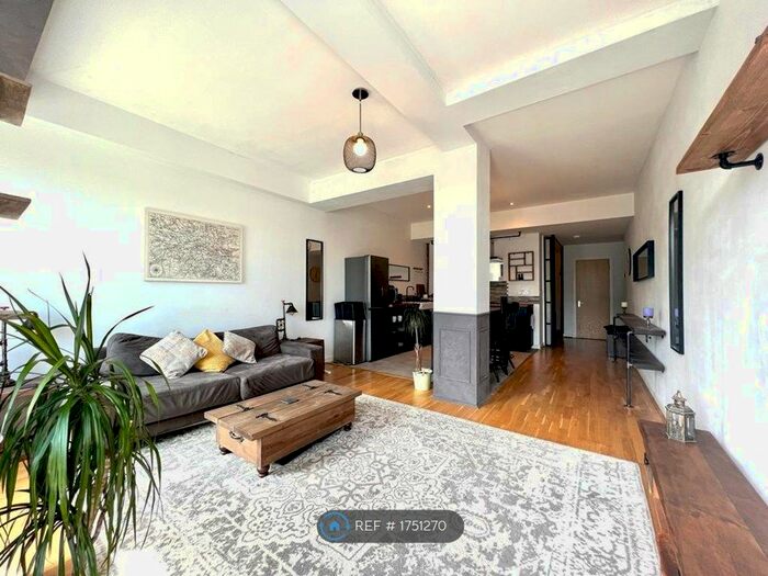 1 Bedroom Flat To Rent In Great West Road, Brentford, TW8