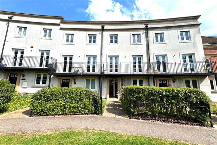5 Bedroom Terraced House To Rent In Borders Crescent, IG10